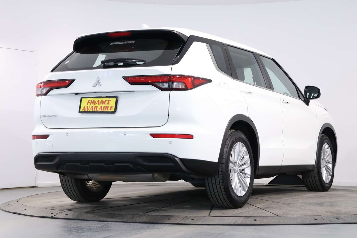 2023 Mitsubishi Outlander ES ZM