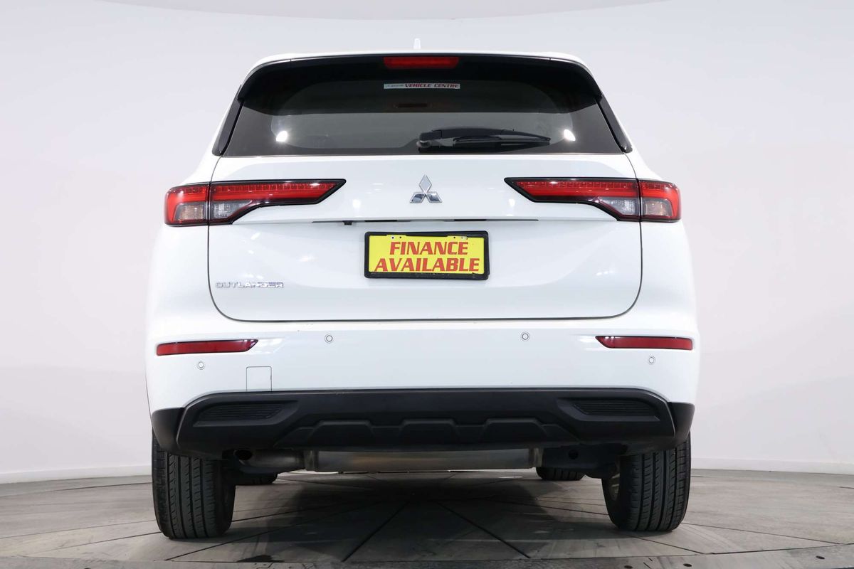 2023 Mitsubishi Outlander ES ZM