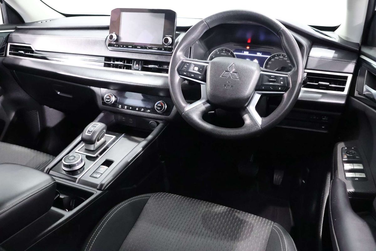 2023 Mitsubishi Outlander ES ZM