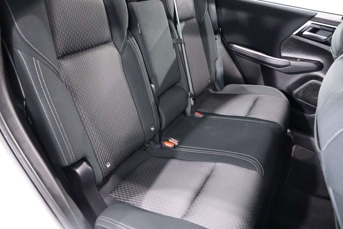 2023 Mitsubishi Outlander ES ZM