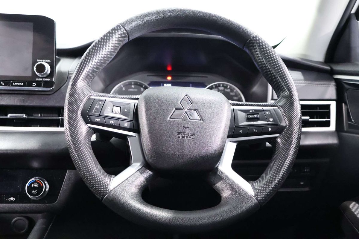 2023 Mitsubishi Outlander ES ZM