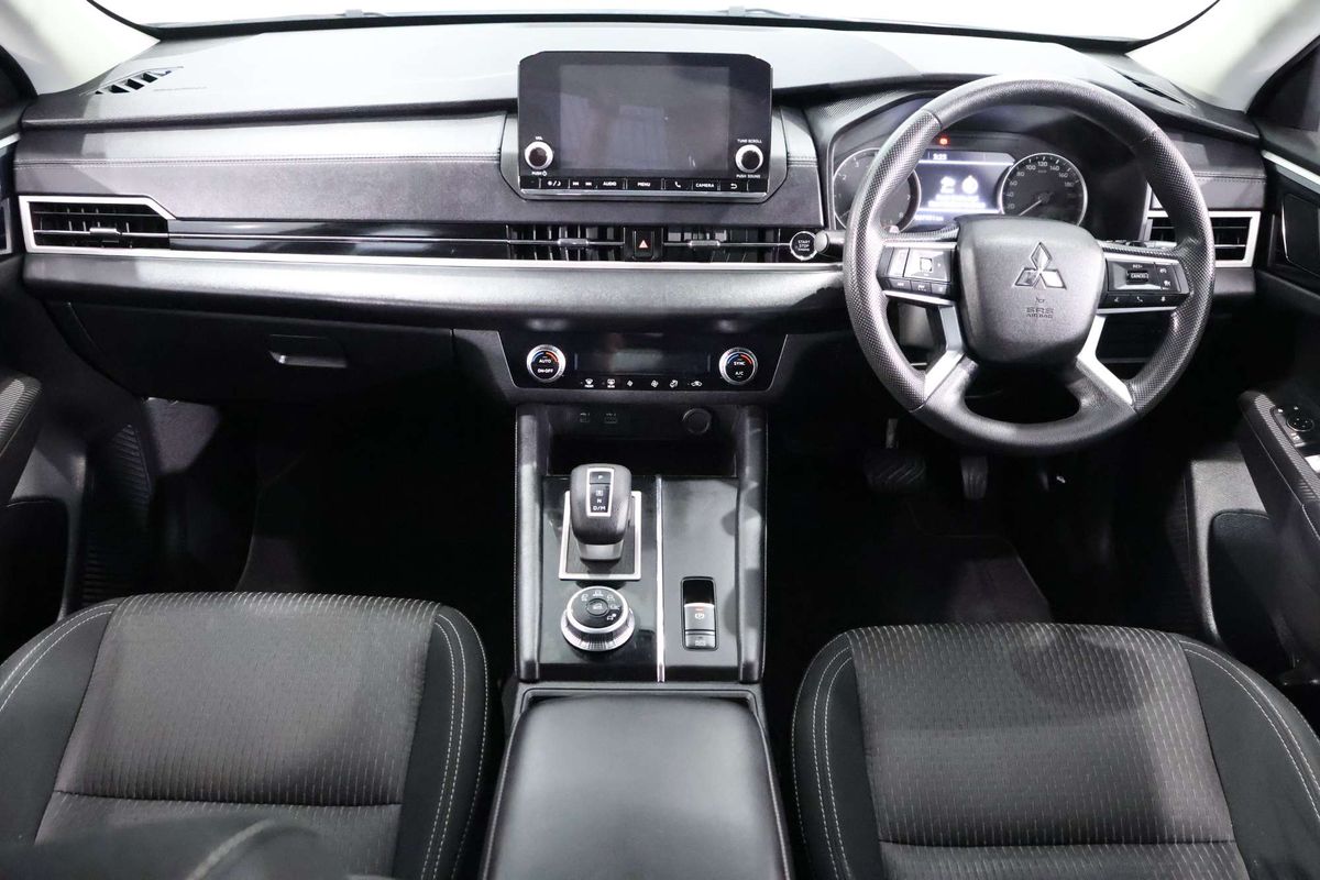 2023 Mitsubishi Outlander ES ZM