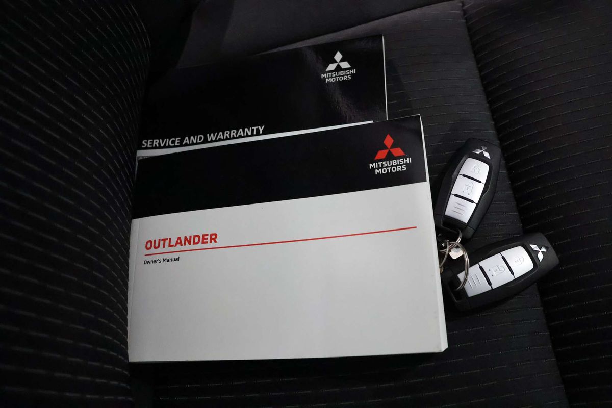 2023 Mitsubishi Outlander ES ZM