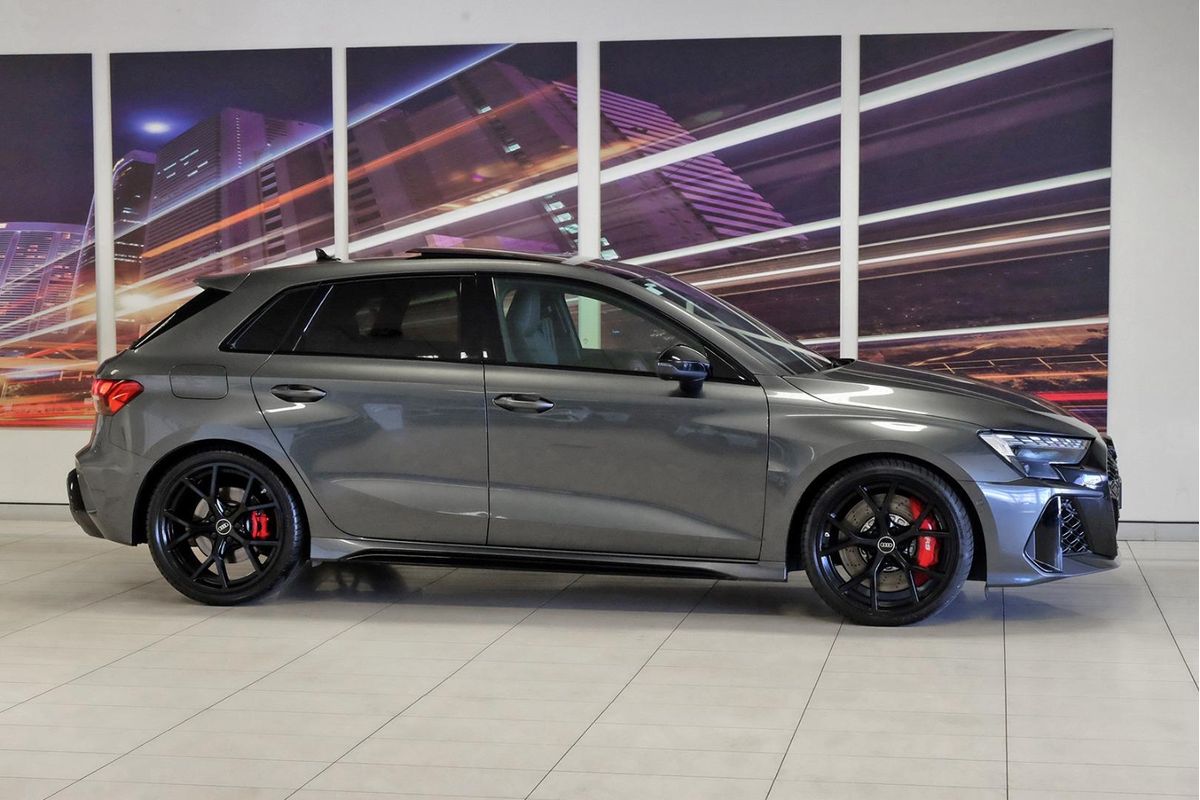 2025 Audi RS3 GY image 3
