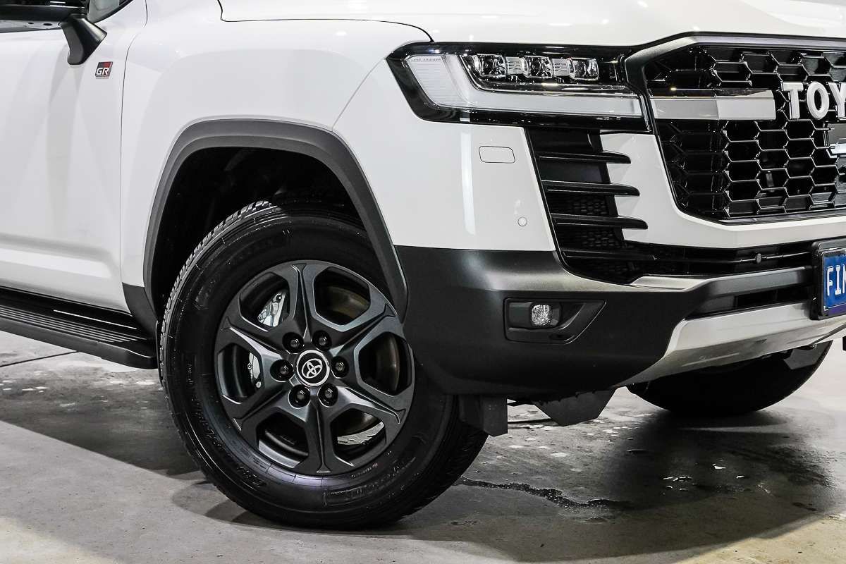 2025 Toyota Landcruiser GR Sport FJA300R
