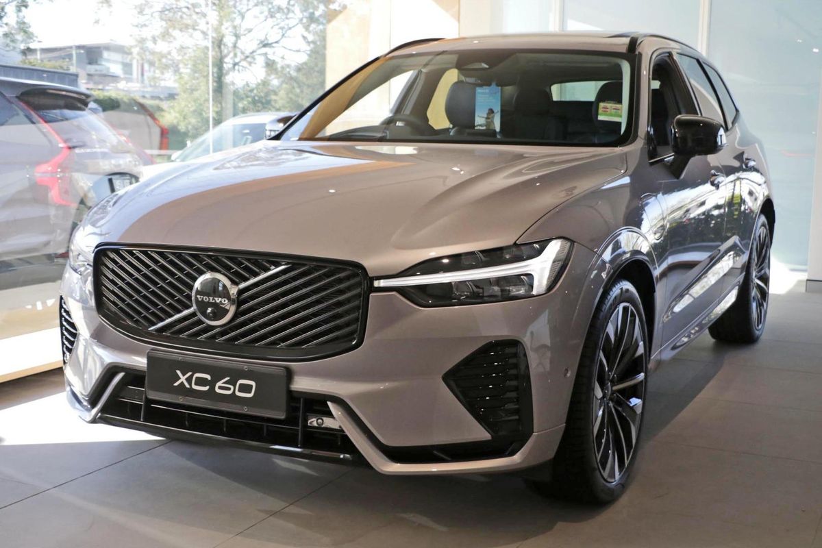 2026 Volvo XC60 Ultra T8 Plug-In Hybrid Dark
