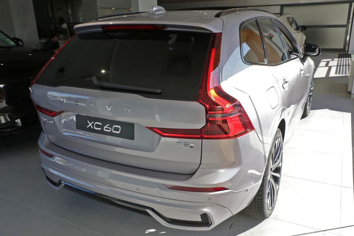 2026 Volvo XC60 Ultra T8 Plug-In Hybrid Dark