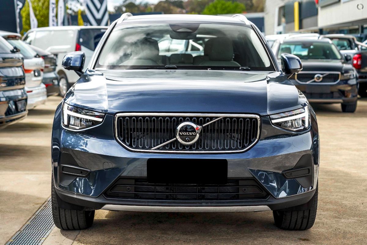 2026 Volvo XC40 Plus B4