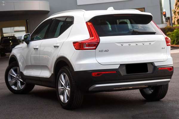 2026 Volvo XC40 Plus B4