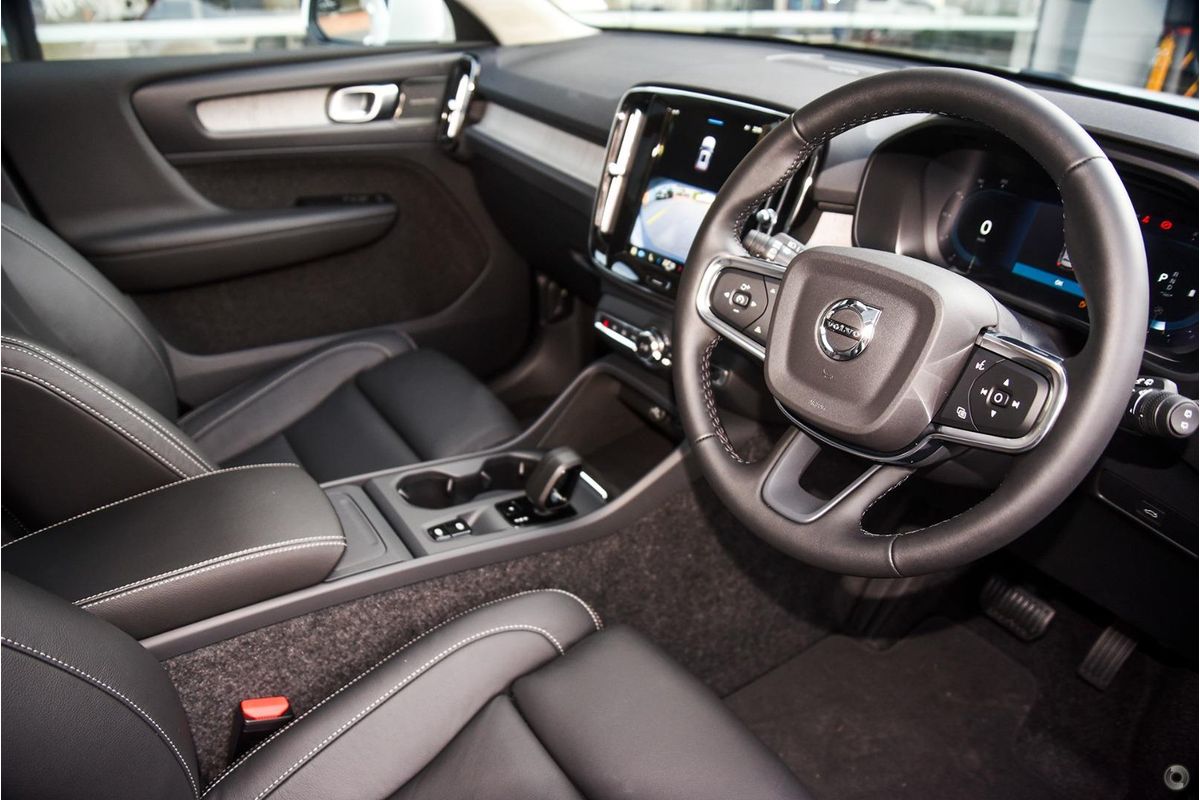 2026 Volvo XC40 Plus B4
