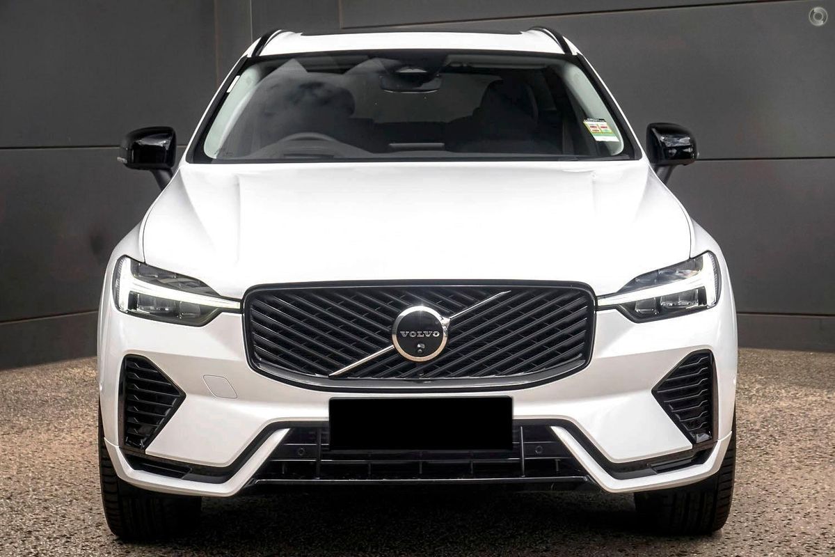 2026 Volvo XC60 Plus T8 Plug-In Hybrid Dark