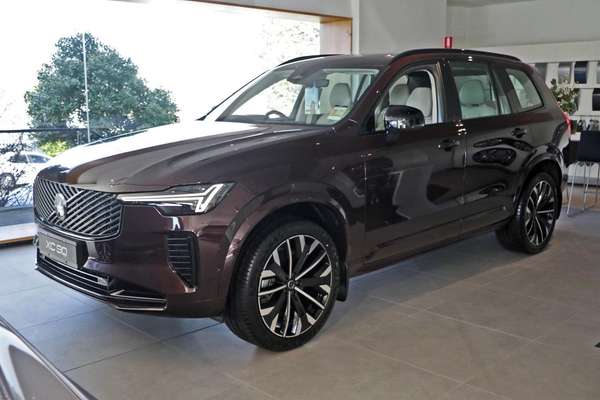 2025 Volvo XC90 Ultra B5 Dark