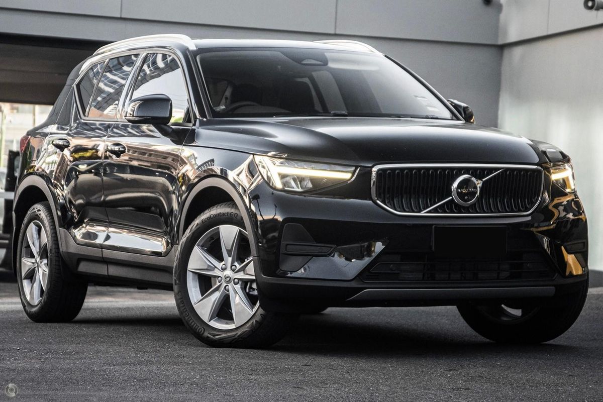 2025 Volvo XC40 Plus B4
