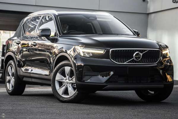 2025 Volvo XC40 Plus B4