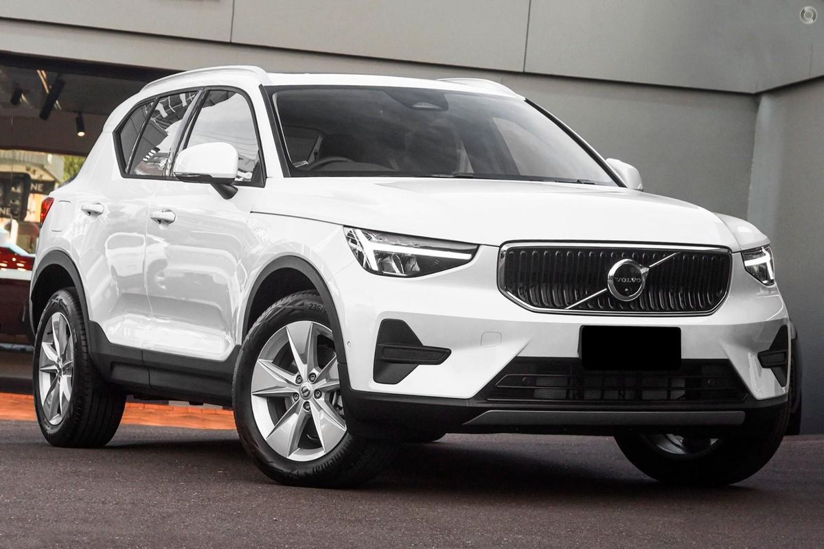 2026 Volvo XC40 Plus B4