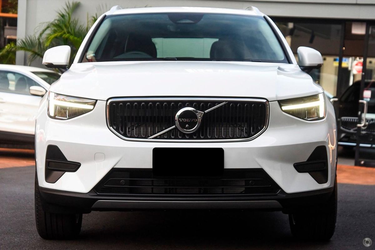 2026 Volvo XC40 Plus B4