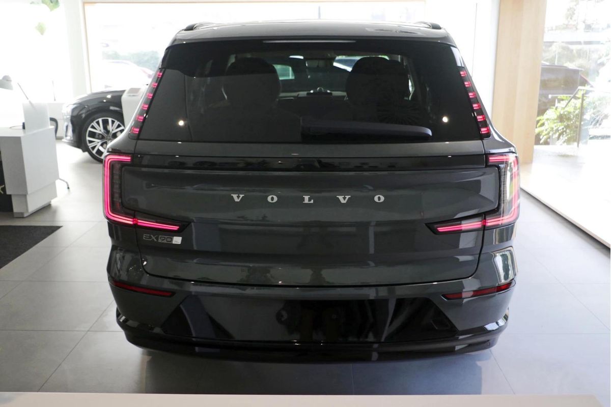 2026 Volvo EX90 Ultra Twin Motor Performance