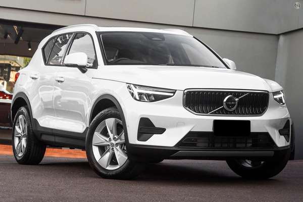 2026 Volvo XC40 Plus B4