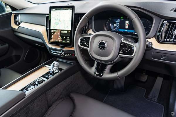 2026 Volvo XC60 Plus B5 Bright