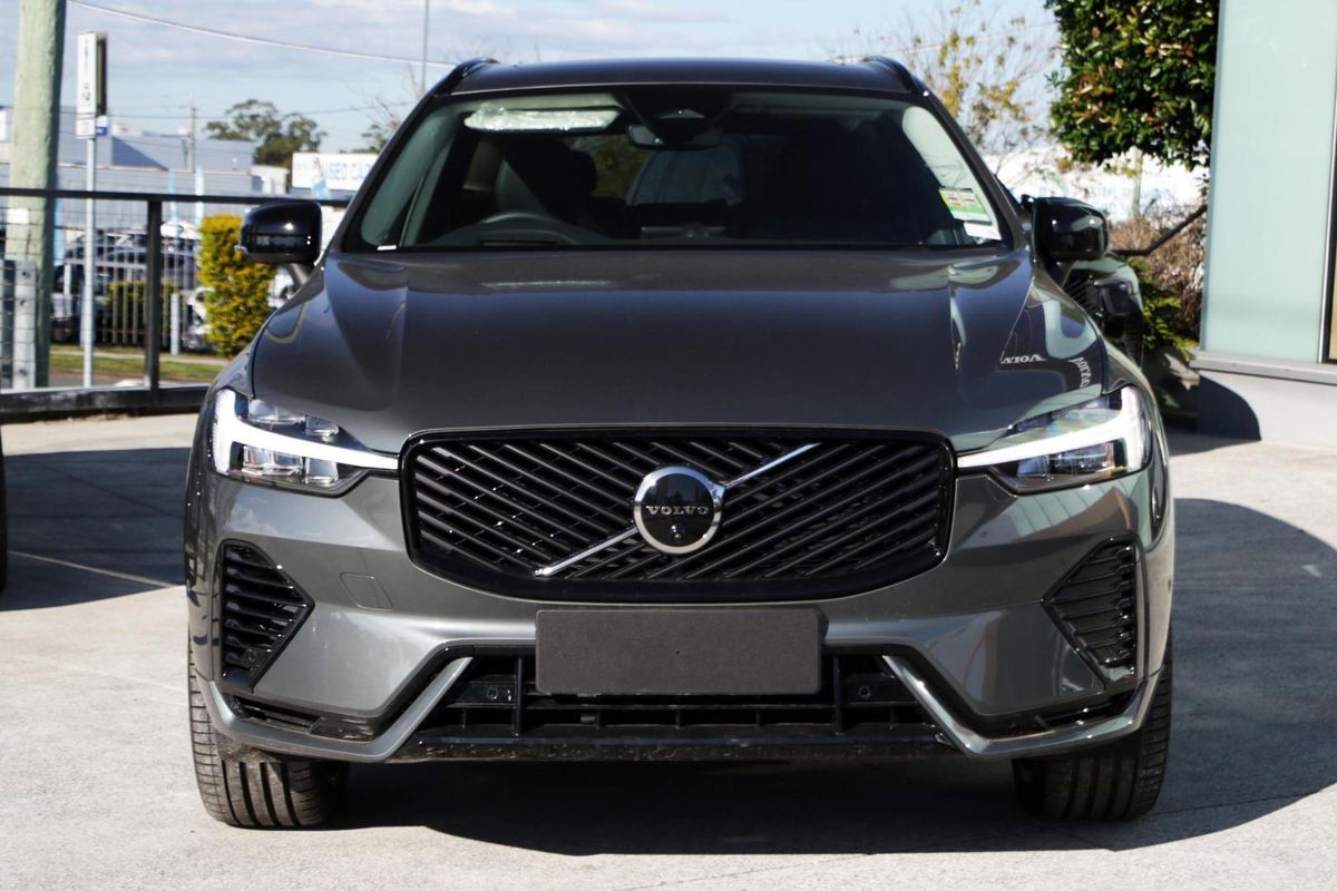 2026 Volvo XC60 Ultra T8 Plug-In Hybrid Dark