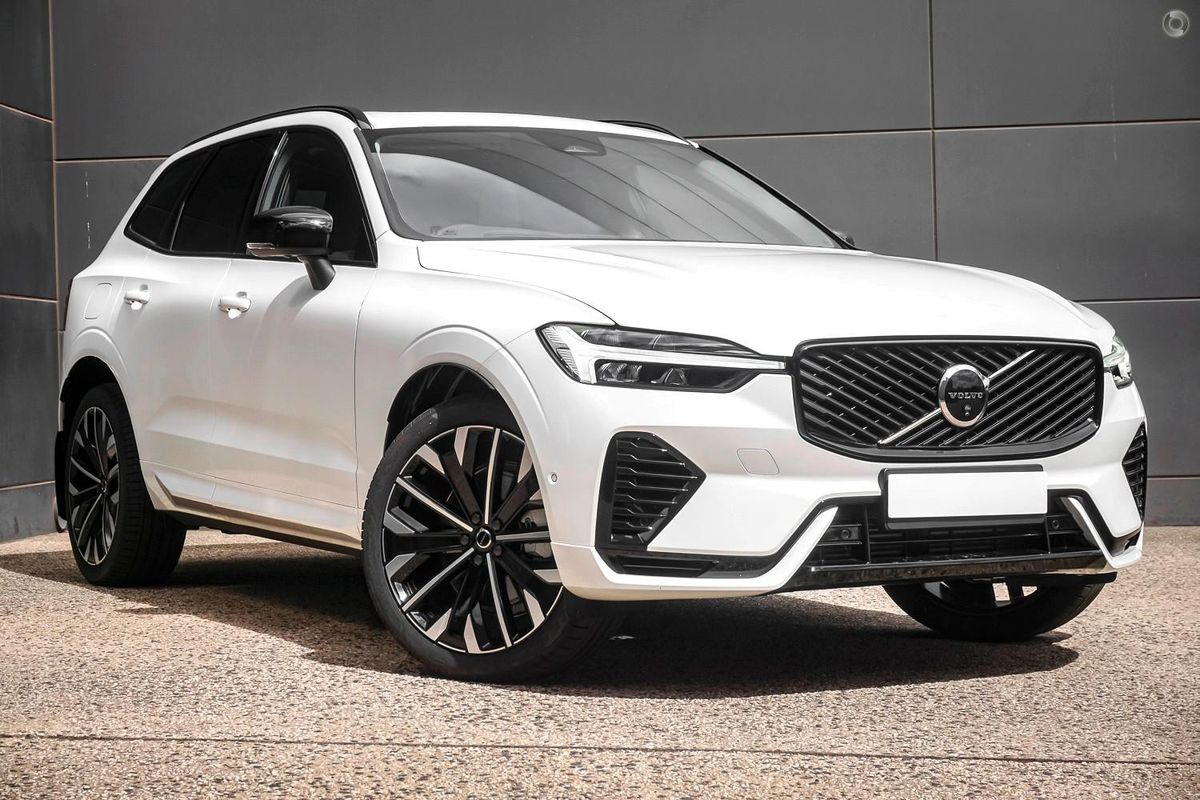 2025 Volvo XC60 Ultra T8 Plug-In Hybrid Dark