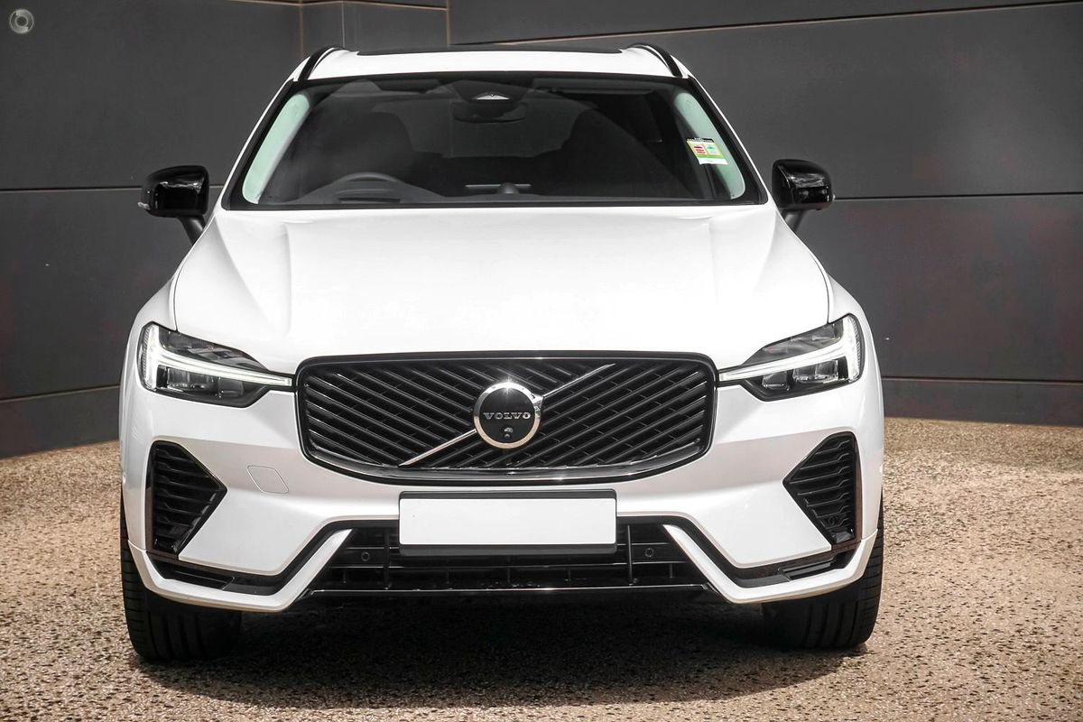 2025 Volvo XC60 Ultra T8 Plug-In Hybrid Dark