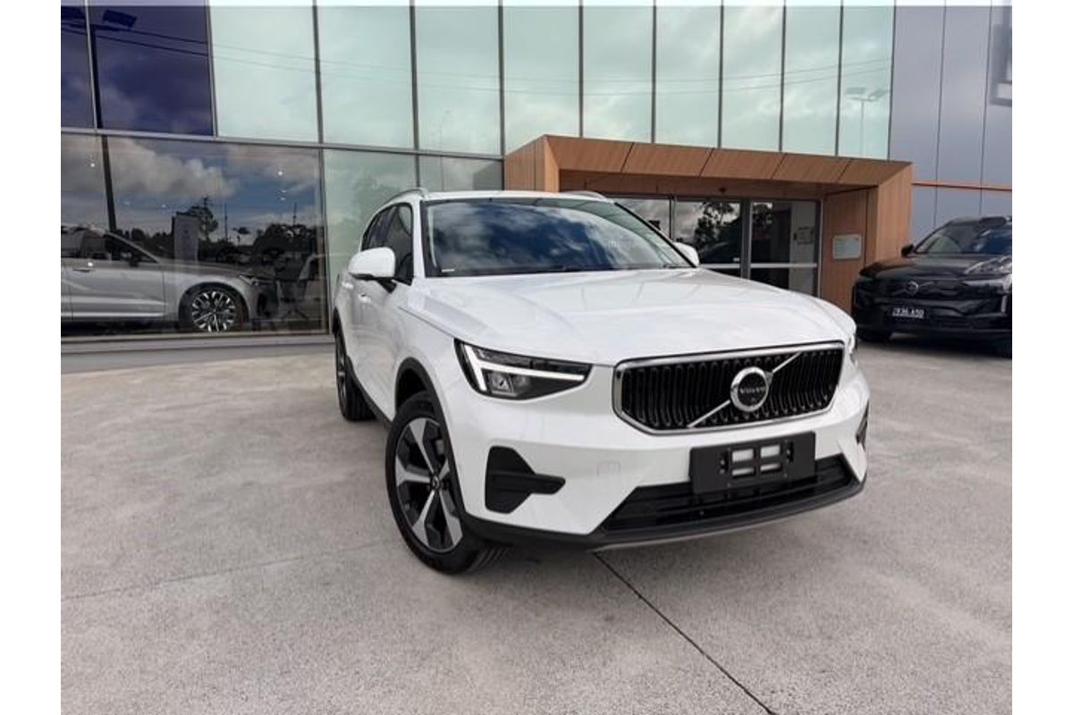 2026 Volvo XC40 Plus B4