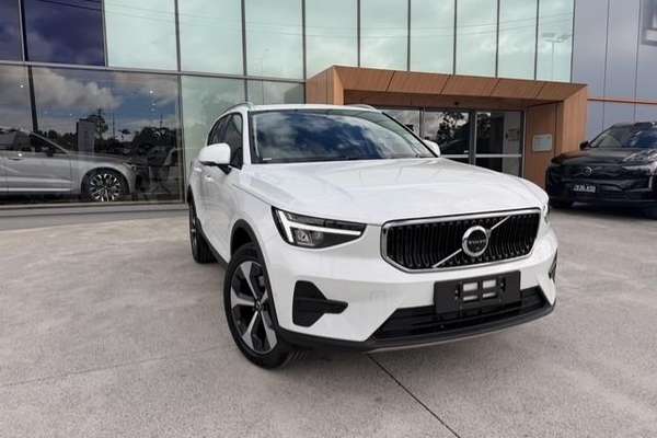 2026 Volvo XC40 Plus B4