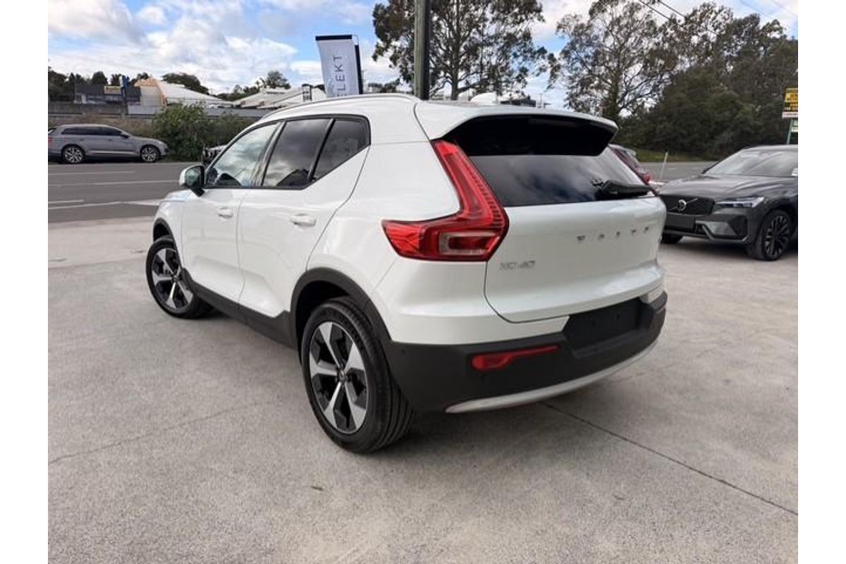 2026 Volvo XC40 Plus B4