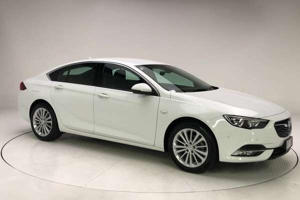 2018 Holden Calais ZB thumb-1