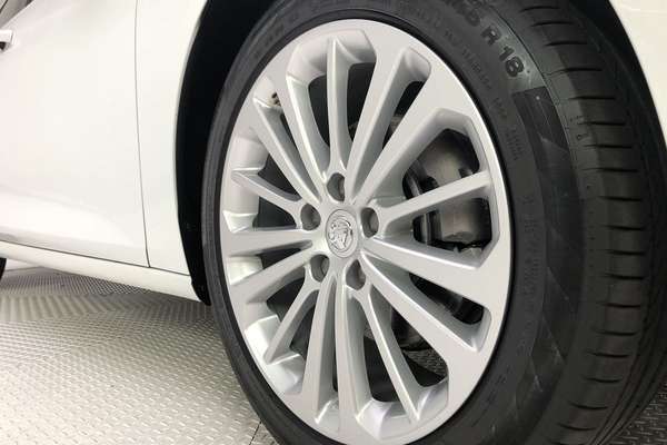 2018 Holden Calais ZB thumb-9