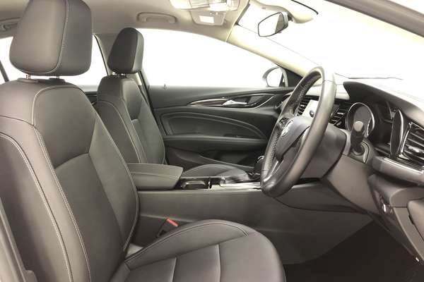 2018 Holden Calais ZB thumb-12