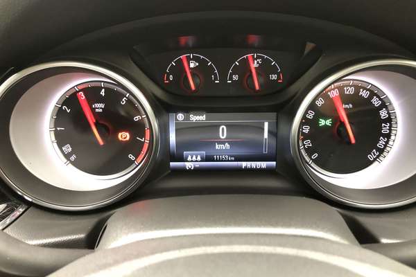 2018 Holden Calais ZB thumb-13