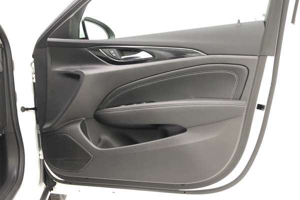 2018 Holden Calais ZB thumb-18
