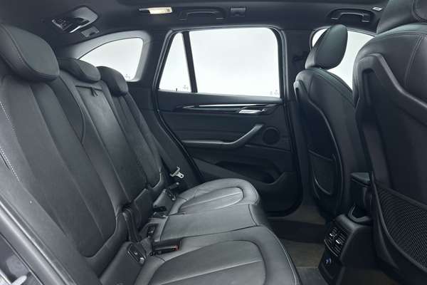 2016 BMW X1 xDrive20d F48 thumb-11