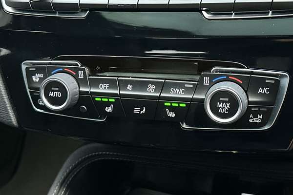 2016 BMW X1 xDrive20d F48 thumb-17