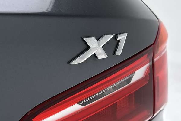2016 BMW X1 xDrive20d F48 thumb-21