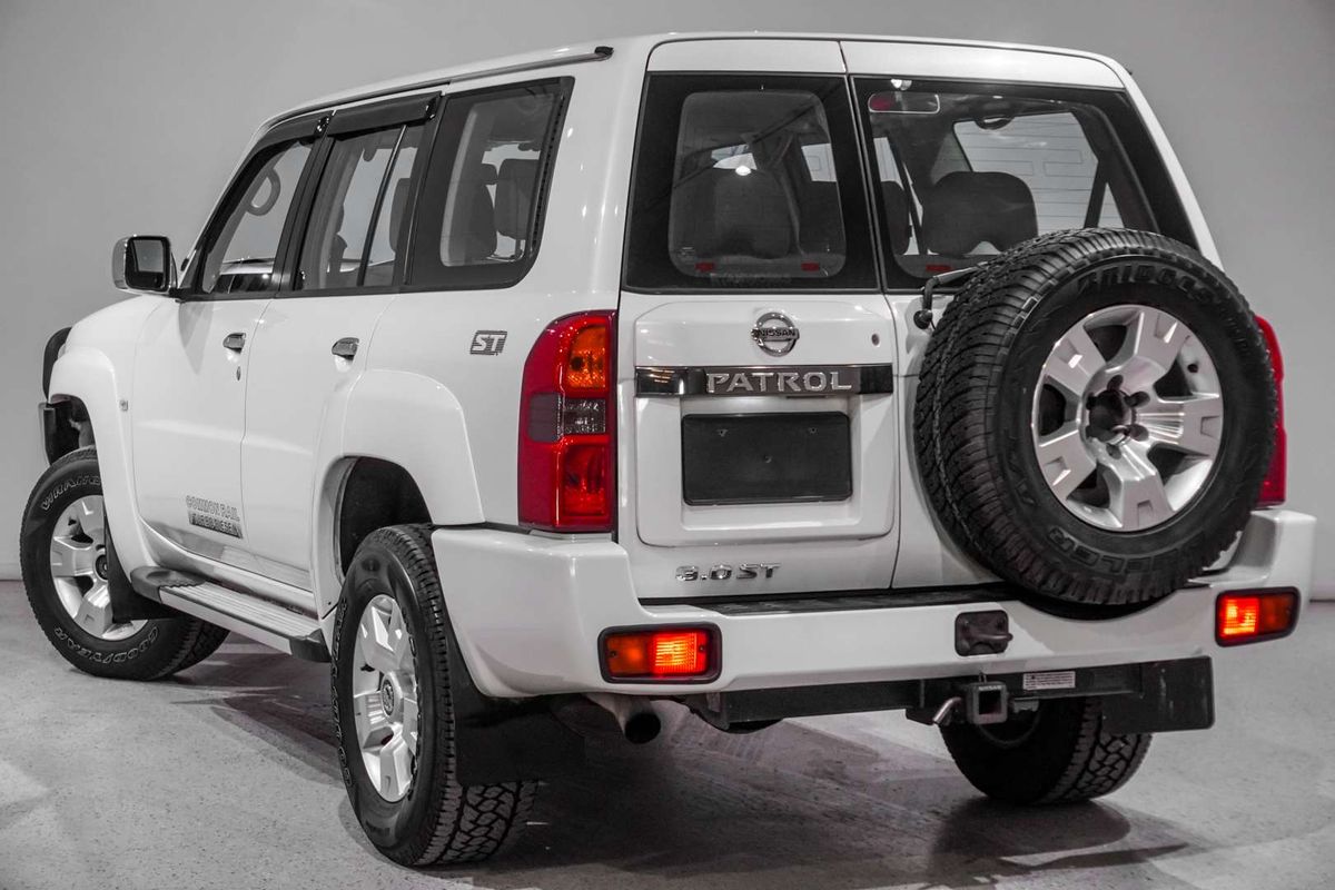 2015 Nissan Patrol ST Y61
