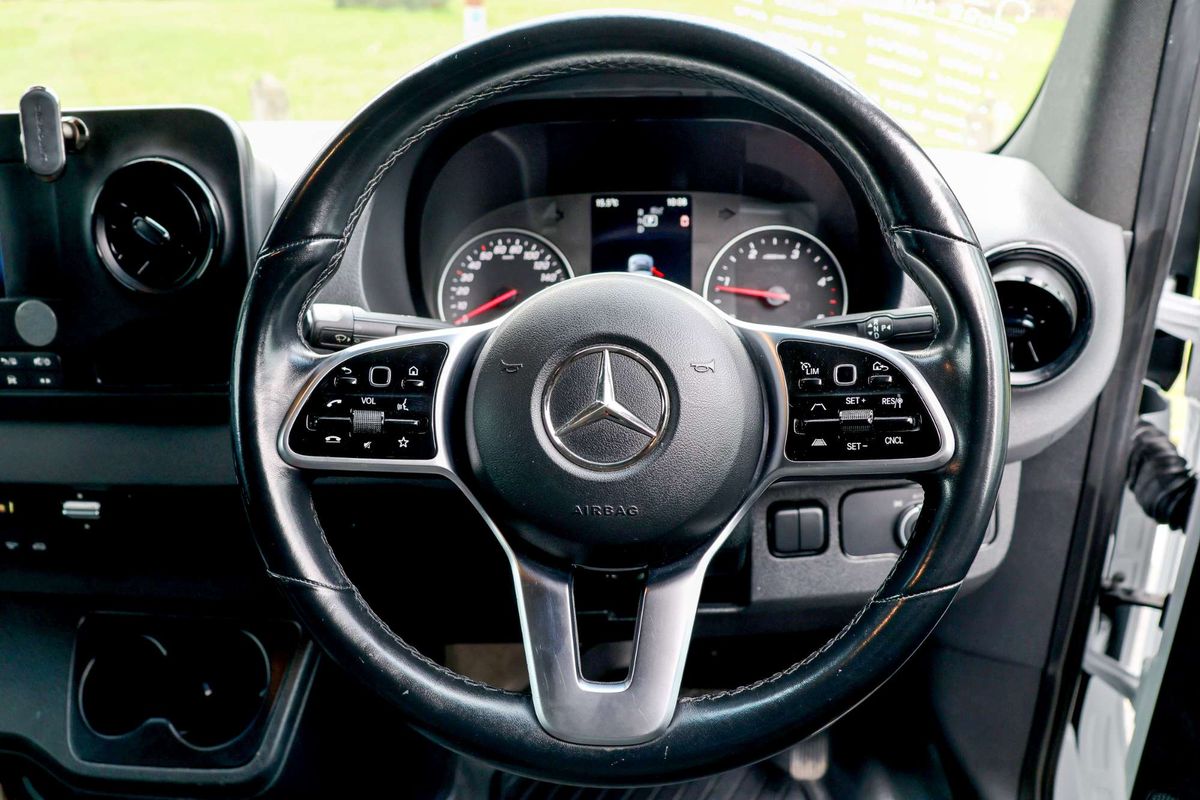 2022 Mercedes-Benz Sprinter 415CDI VS30 MWB Low Roof image 12