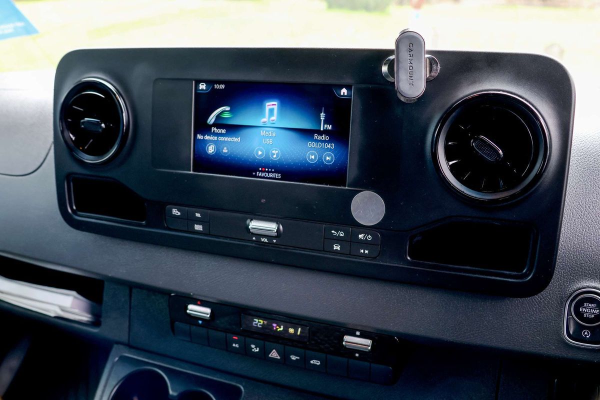 2022 Mercedes-Benz Sprinter 415CDI VS30 MWB Low Roof image 17
