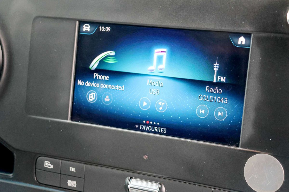 2022 Mercedes-Benz Sprinter 415CDI VS30 MWB Low Roof image 19