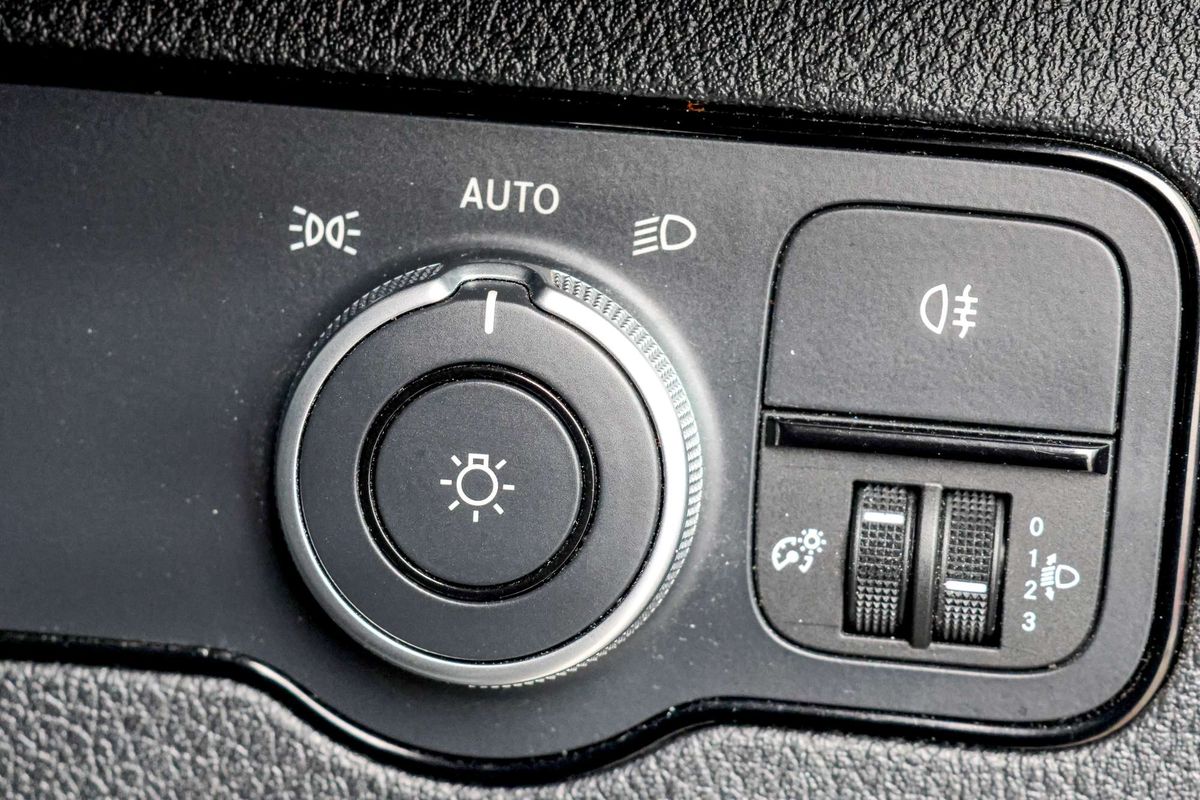 2022 Mercedes-Benz Sprinter 415CDI VS30 MWB Low Roof image 22