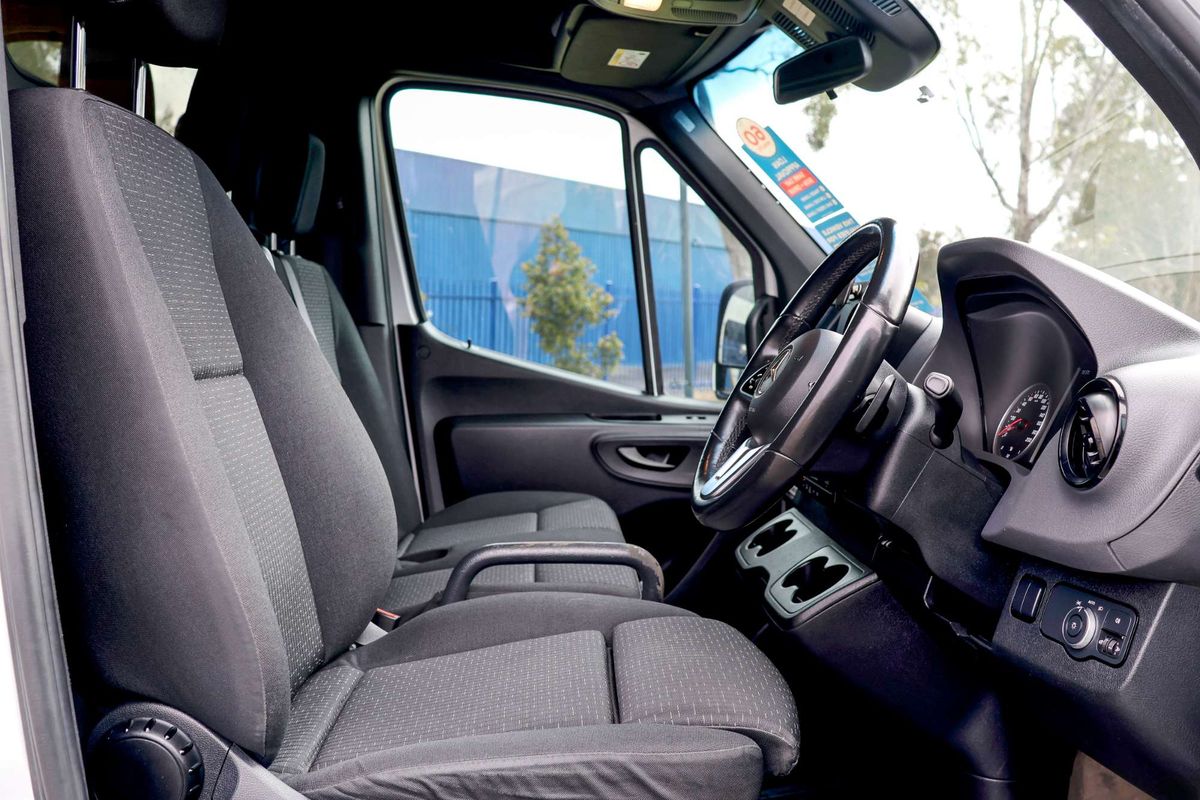 2022 Mercedes-Benz Sprinter 415CDI VS30 MWB Low Roof image 24