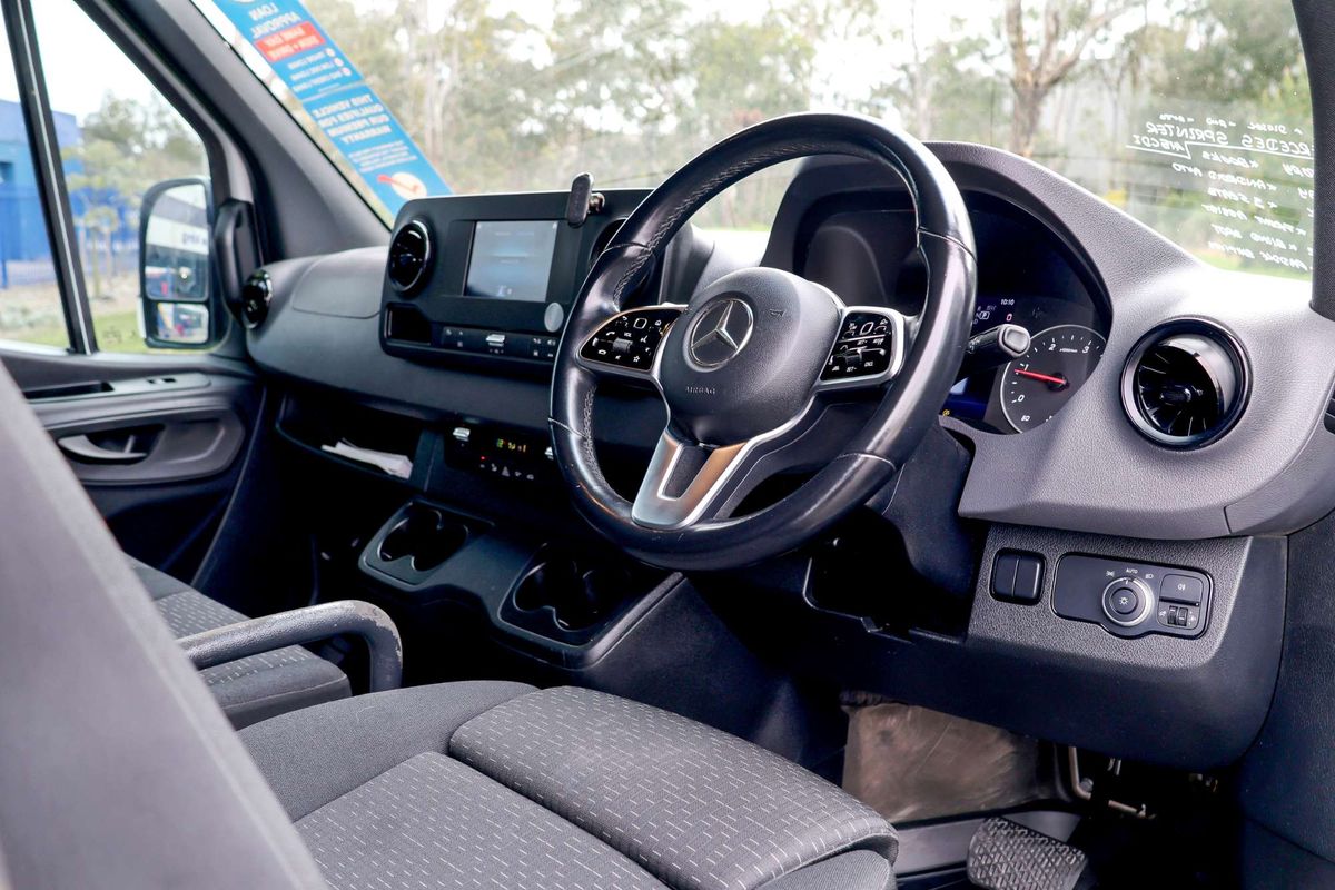 2022 Mercedes-Benz Sprinter 415CDI VS30 MWB Low Roof image 25