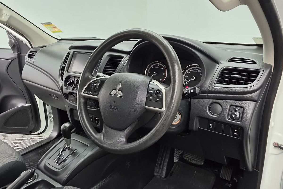 2023 Mitsubishi Triton GLX MR 4X4