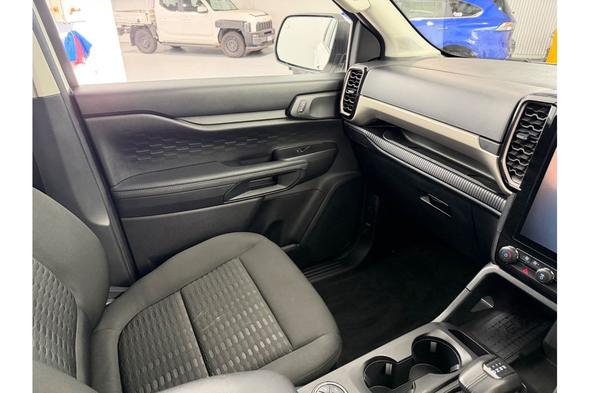 2025 Ford Everest Ambiente 2.0L