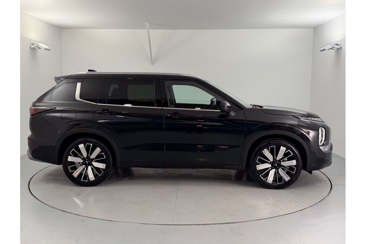 2025 Mitsubishi Outlander Exceed ZM