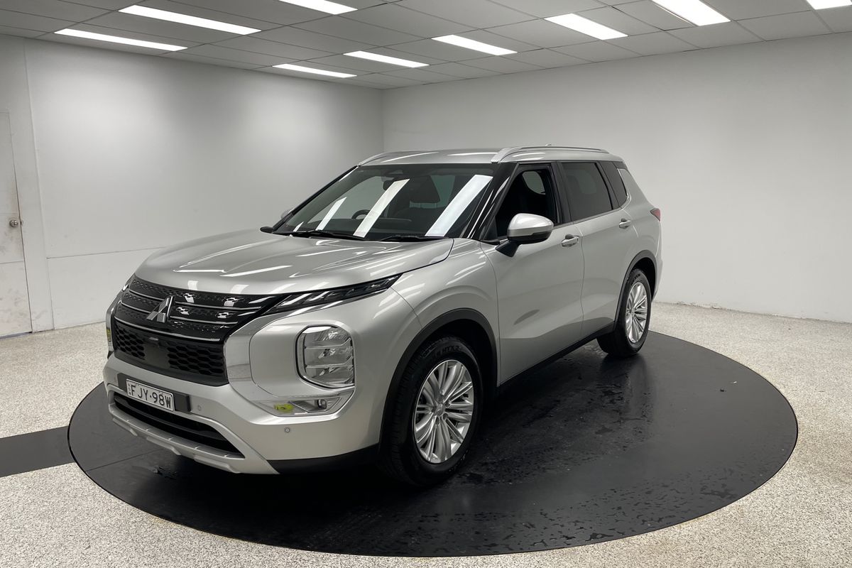 2022 Mitsubishi Outlander LS ZM
