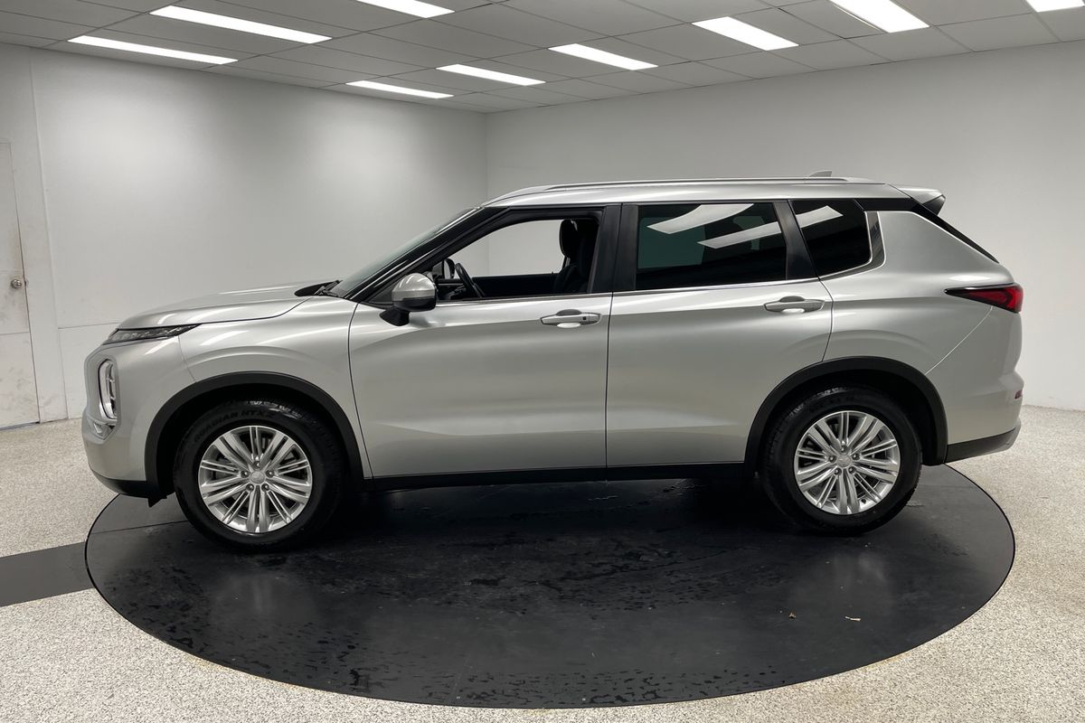 2022 Mitsubishi Outlander LS ZM
