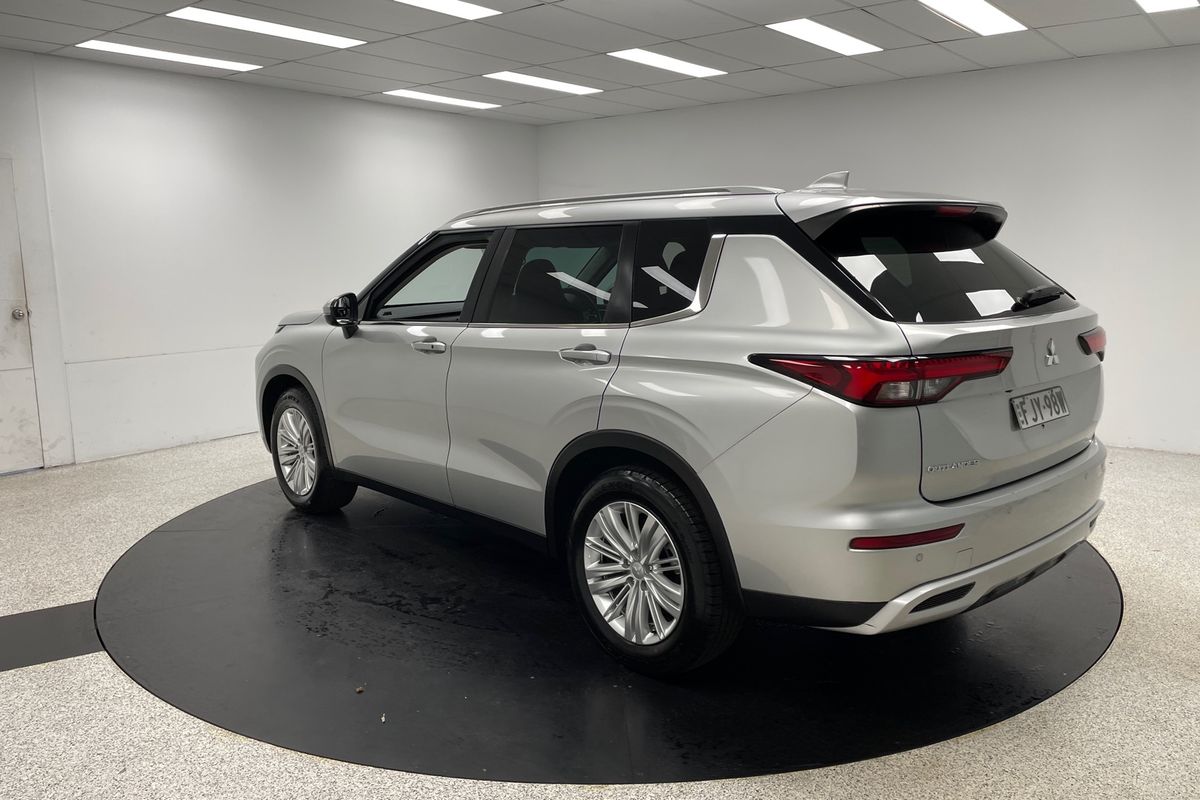 2022 Mitsubishi Outlander LS ZM